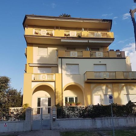Apartamento Vittoria Marina Di Pietrasanta Kültér fotó